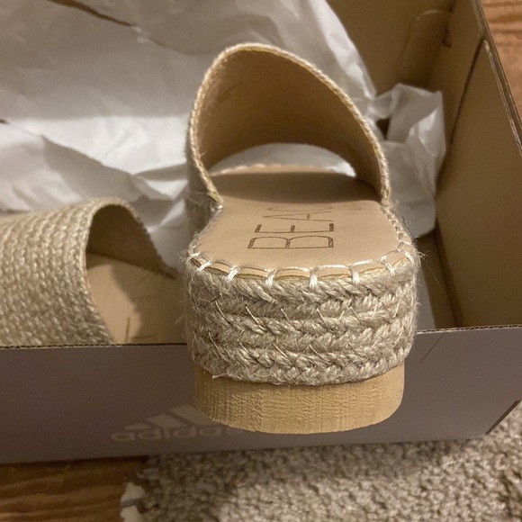 Cute wedges - Picture 2 of 3